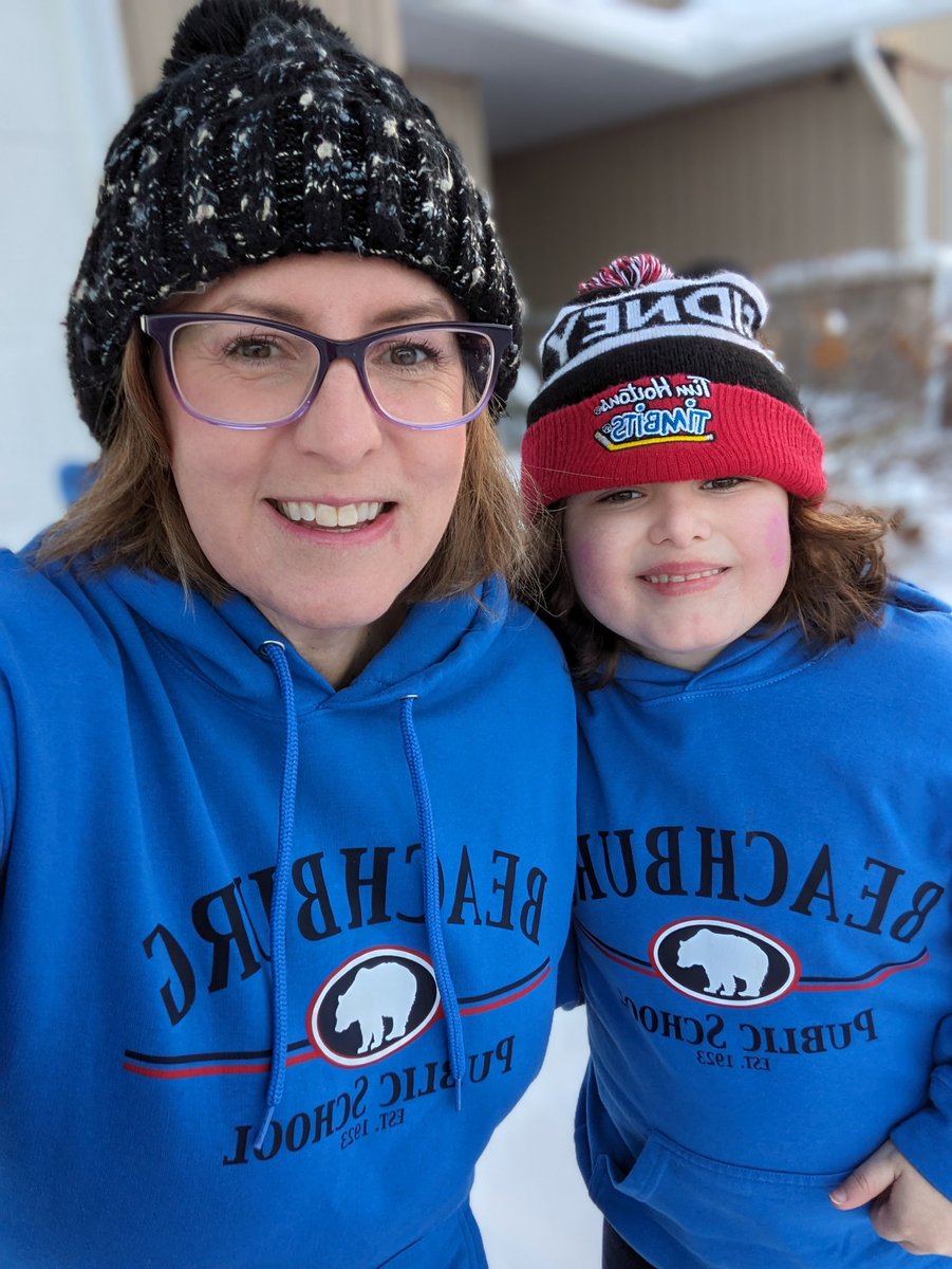 nadinesenack's tweet photo. We 💙 @Beachburg_PS!!  Happy Friday everyone!!! Have the best day &amp; stay warm!!! @RCDSB https://t.co/4RAE0f0Cpk