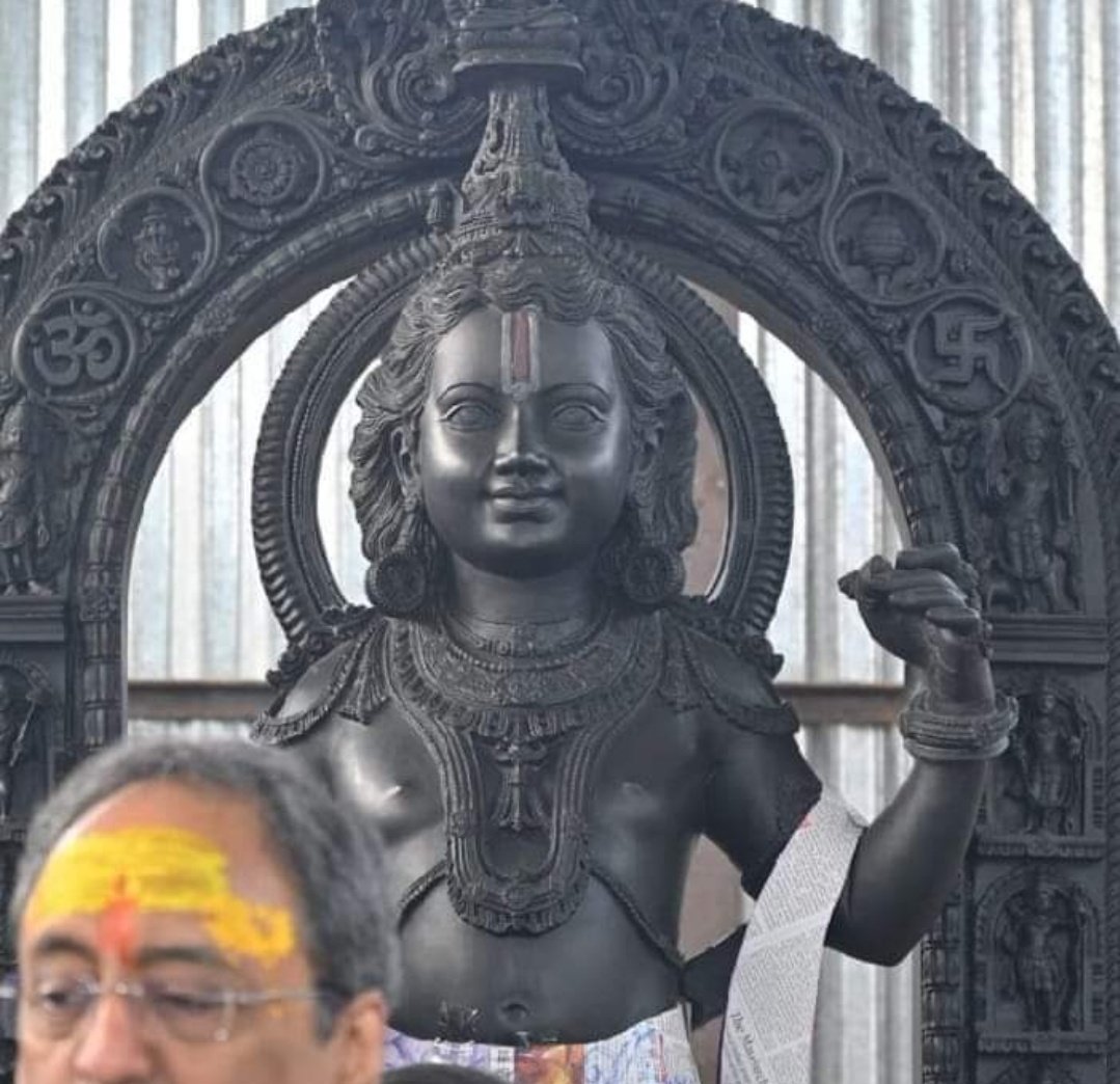modern_medicos's tweet photo. Look how cute our Ramchandra is looking 🏹🏹 🚩🚩 Jai shree Ram 🙏 https://t.co/R58yrg5gEq