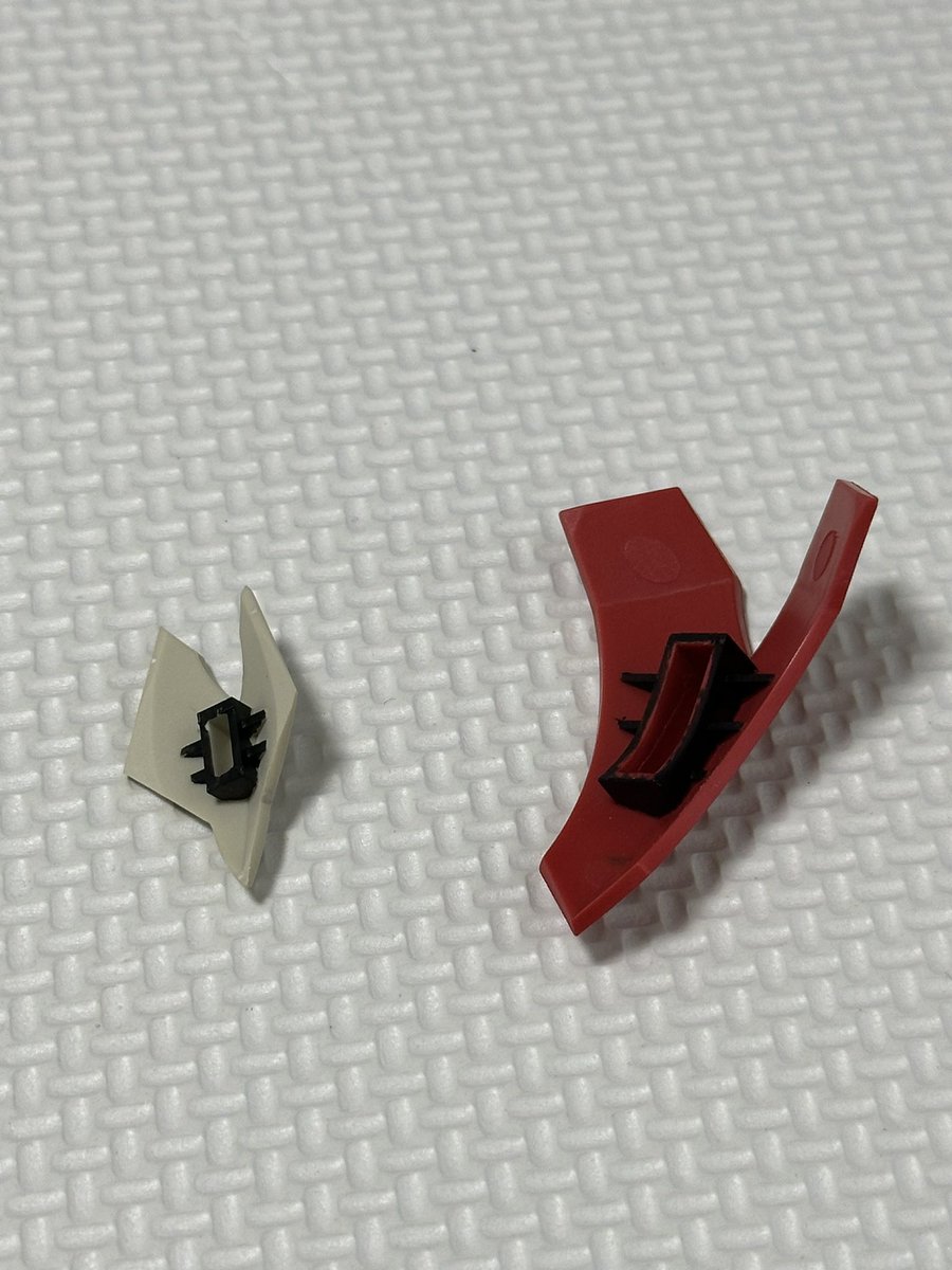 yonaka2puramo's tweet photo. 身体。背部の拘束具を固定する部分がチラ見えするので暗色で塗ってみました。
続きます。 https://t.co/6IeNuSNJ35