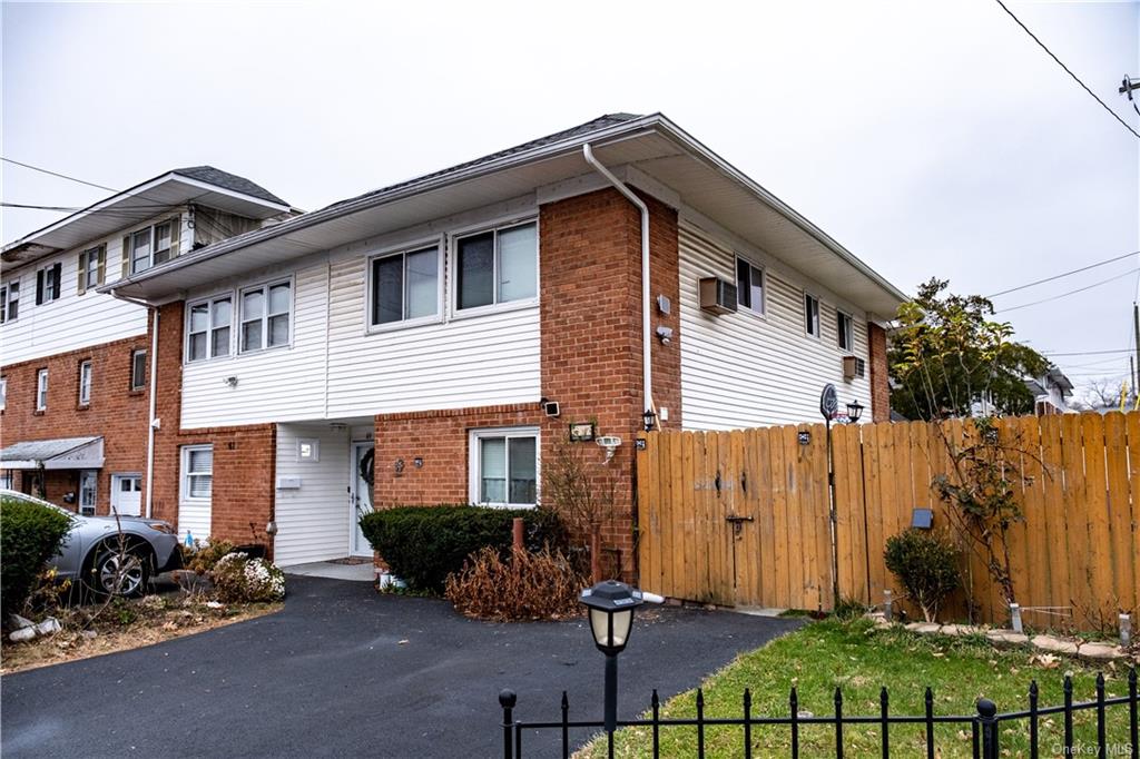 Public Open House ~ Sat., 1/20 12:00-2:00pm

59 Kennedy Drive #WestHaverstraw #RocklandCounty
1l.ink/LT7SV2W 

This 3 BR 1.5 BA home is move-in ready! One of a few extra-footed corner properties in this complex.

Mohamed S. Husain C- 646-331-2786
grandluxrealty.com/mohamed-husain