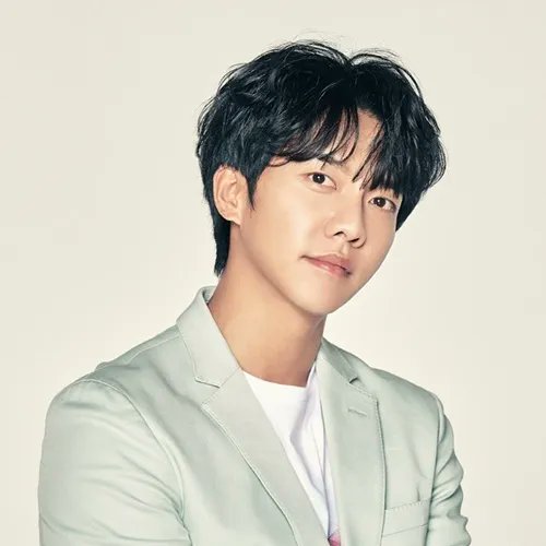 인간 계란 이승기 
얼굴형 진짜 개쩌는듯ㅋㅋ
2d로만 존재하는 얼굴형인줄 알았는데👀