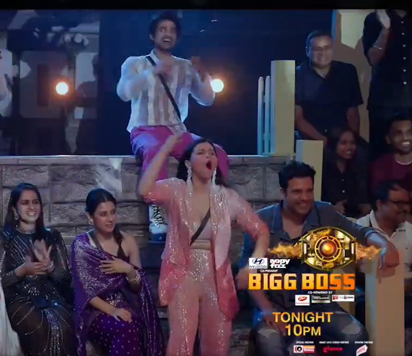 TheKhabriTak's tweet photo. Whose Comedy Skit are you waiting for ??

Whom do you support ??

- Retweet : #MannaraChopra 
- Like : #AnkitaLokhande 

Comment - Your Favourite 
#BB17 #BiggBoss #BiggBoss17 https://t.co/VwIE9AvpWe