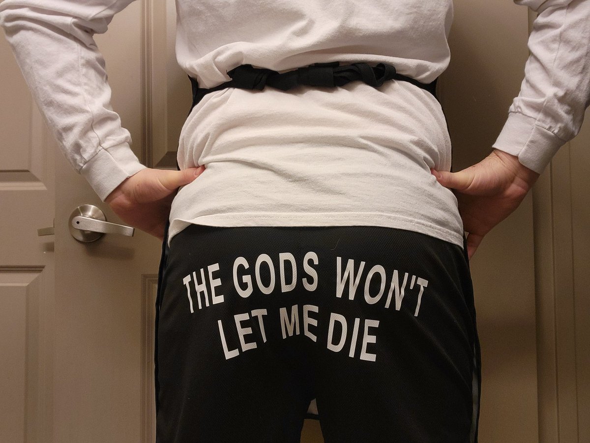 Taedius's tweet image. Fear not, citizens of #MAGFest ! John Meteorsurvivor, the Culinarian of Light, is here!
(And yes, I have snacks.)
#MAGFest2024 #FFXIV #ffxivcosplay #cosplay #ImGonnaFreezeMyAssOff