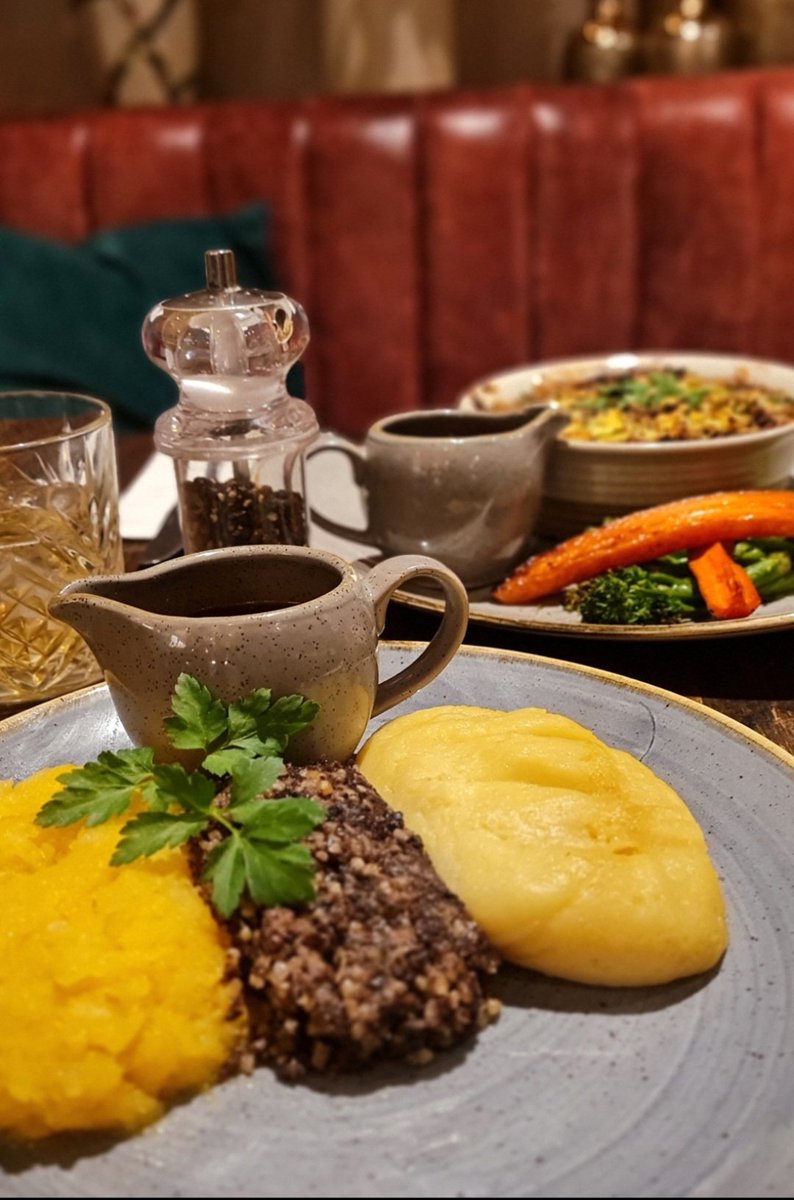 Whitehorsesoho's tweet photo. BURNS NIGHT 
Join us for an amazing Scottish experience between 22nd and 27th January. Try the traditional Scottish food and celebrate with us the life of a very famous, influential Scotsman Robert Burns.

#burnsnightsupper #burnsnight #haggis #carnaby #whitehorsecarnabystreet https://t.co/b0CuqjZltL