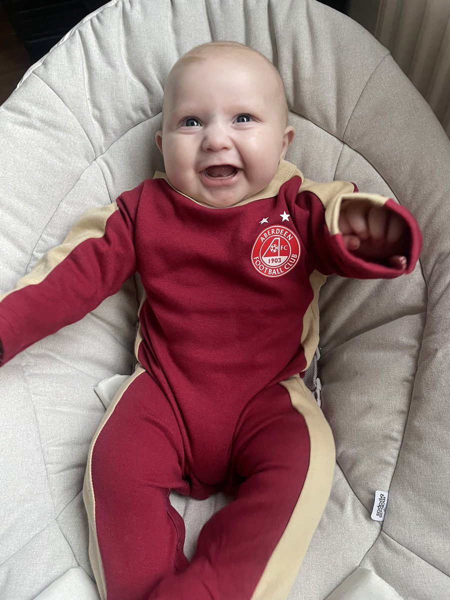_becsssss's tweet photo. the cutest @AberdeenFC fan ready for tonight ⚽️ https://t.co/PEX2n2pAlz