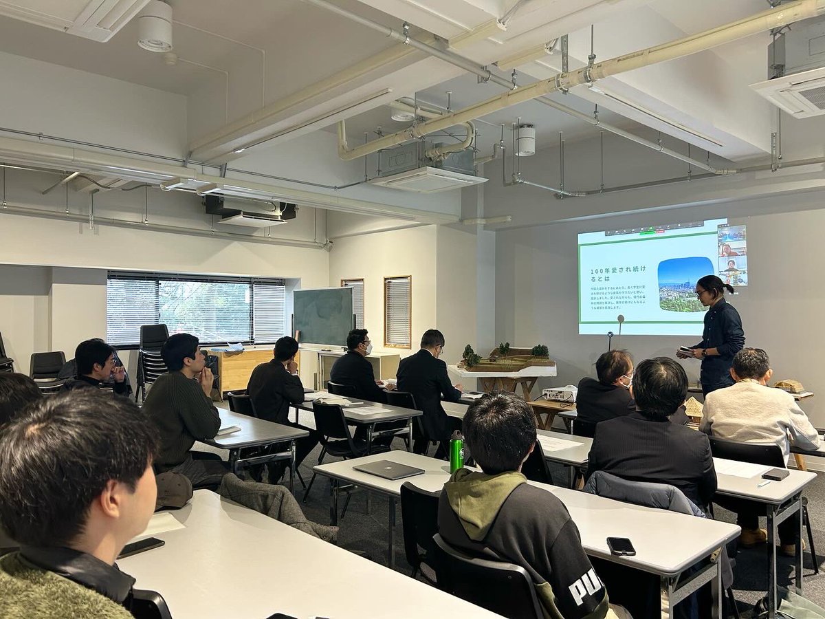 aae_eal's tweet photo. 農工連携大学院授業「森の学舎」、最終講評会を開催しました。森林系と建築系の協働、ついにジョイント授業として結実しました。森林・建築の学生が1:1でペアを組み、森と繋がる建築を思考しました。大学の理事2名、両学部長、森林系の先生方5名にご参加いただき、次につながる会になりました💪 https://t.co/SVbNmGEgMc
