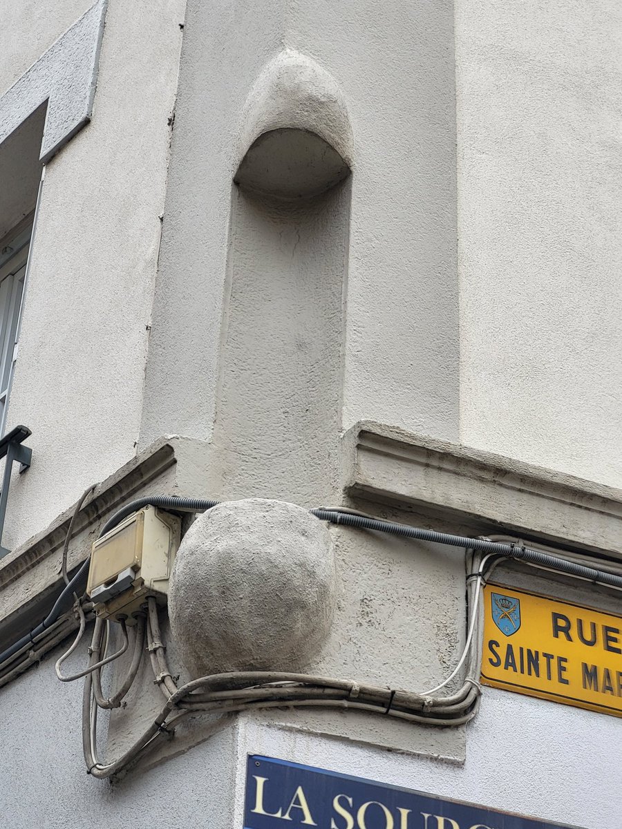 Forez_Info's tweet photo. L'asso. Arco dont l'objectif est de valoriser l'image extérieure de la Loire et de #saintetienne (mal en point comme chacun sait)  annonce pour 2024 le retour de la statue de St Éloi (reproduction) à l'angle des rues Ste Marie et Élise Gervais (ancienne rue de Lyon). https://t.co/doXsQc9y5m