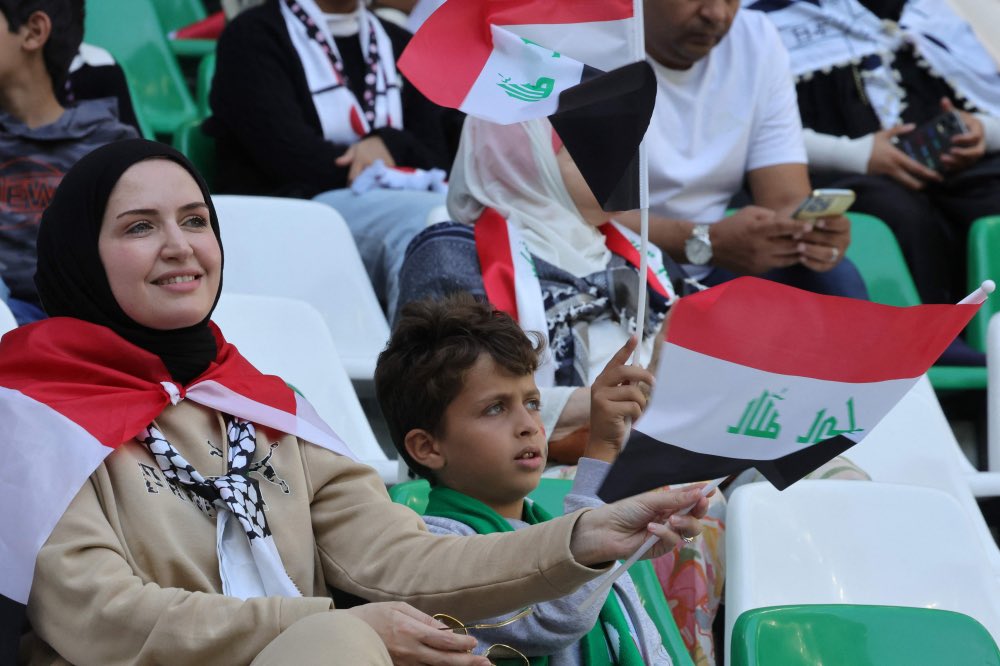 7wurood's tweet photo. هوَ العراقُ فـَقـُلْ للدائراتِ قـِفي شاخَ الزَّمانُ جَميعا والعراقُ صَبي .🇮🇶❤️
#العراق_اليابان https://t.co/KY5hwqWqeD