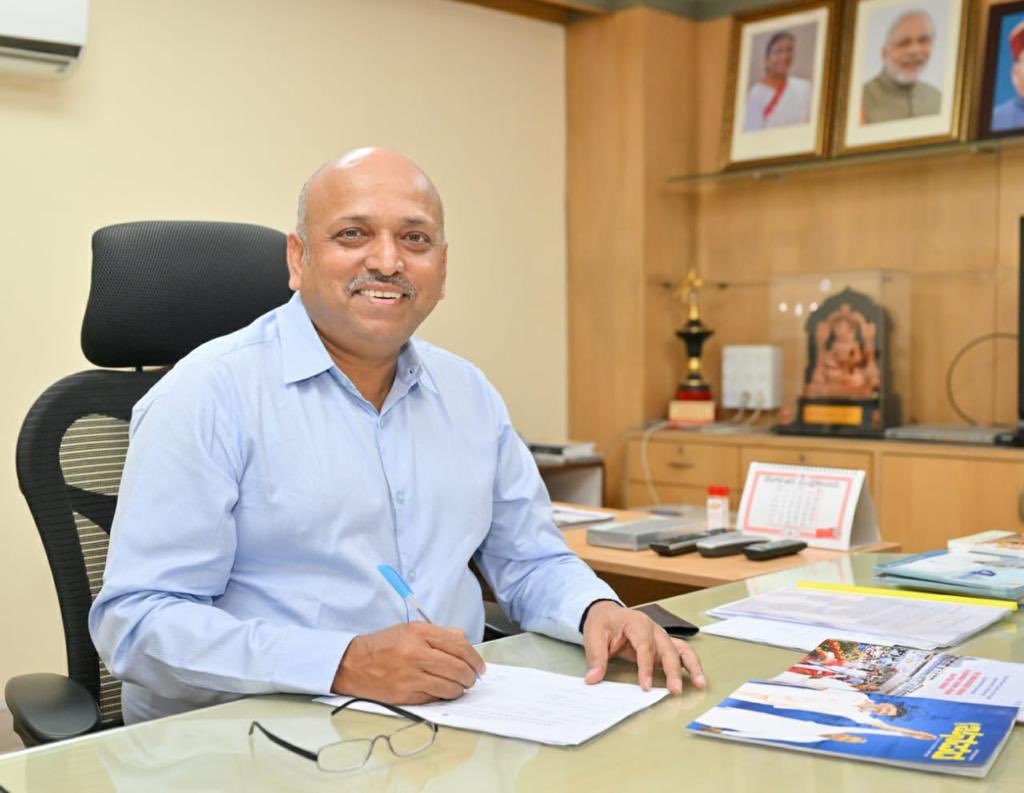 DrAnjaliTai's tweet photo. Congratulations to Shri @IPSHemant for getting promoted as Additional Director General Of Police. https://t.co/AHq7al9MoF
