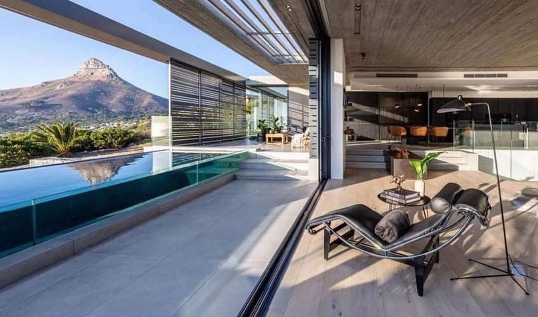 BoitumeloCaleb's tweet photo. Modern Contemporary House in 📍 Camps Bay, designed by GSquared Architects. 👌 https://t.co/B8EGy7FrlJ
