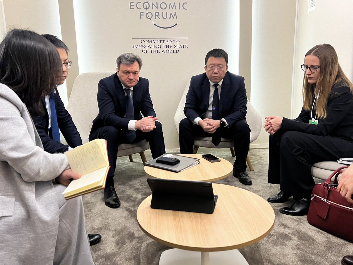 Had several constructive talks with business representatives at #Davos24 on the investment opportunities in Moldova. Discussed also how we can increase resilience & diversify our economic relations. Public-private collaboration is key to ensuring economic growth & development.