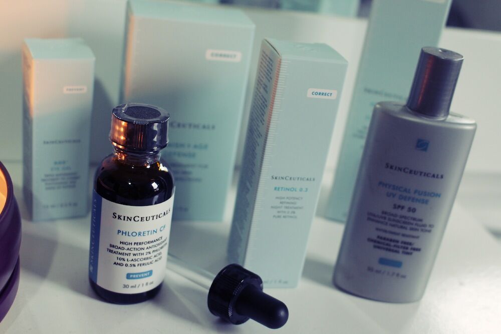 FazfarmaNet's tweet photo. A marca SkinCeuticals foi fundada em 1997 nos Estados Unidos, seus produtos são considerados remédios da pele e ganharam o coração de várias estrelas de hollywood.
https://t.co/zgyurjvTRj
#SkinCeuticals #FazfarmaNet #FiqueEmCasa https://t.co/LcwFCFKpzr