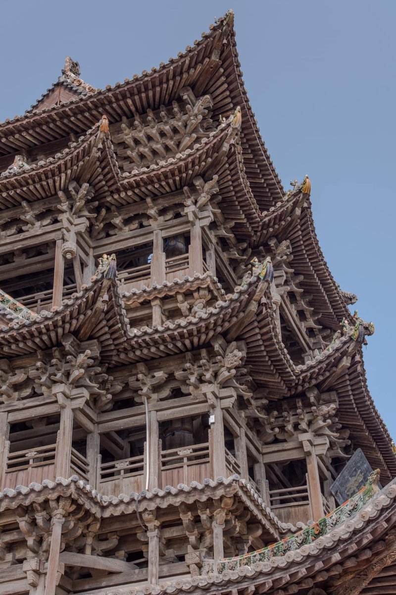 Feiyun Tower(飛雲樓)is located in Dongyue Temple in Shanxi Province.The 23-meter tower entirely made of wood is on a par with the Shijia tower, and also another perfect place to admire the beauty of Dougong structure.Existing building body was rebuilt in the Qing Dynasty(1746)