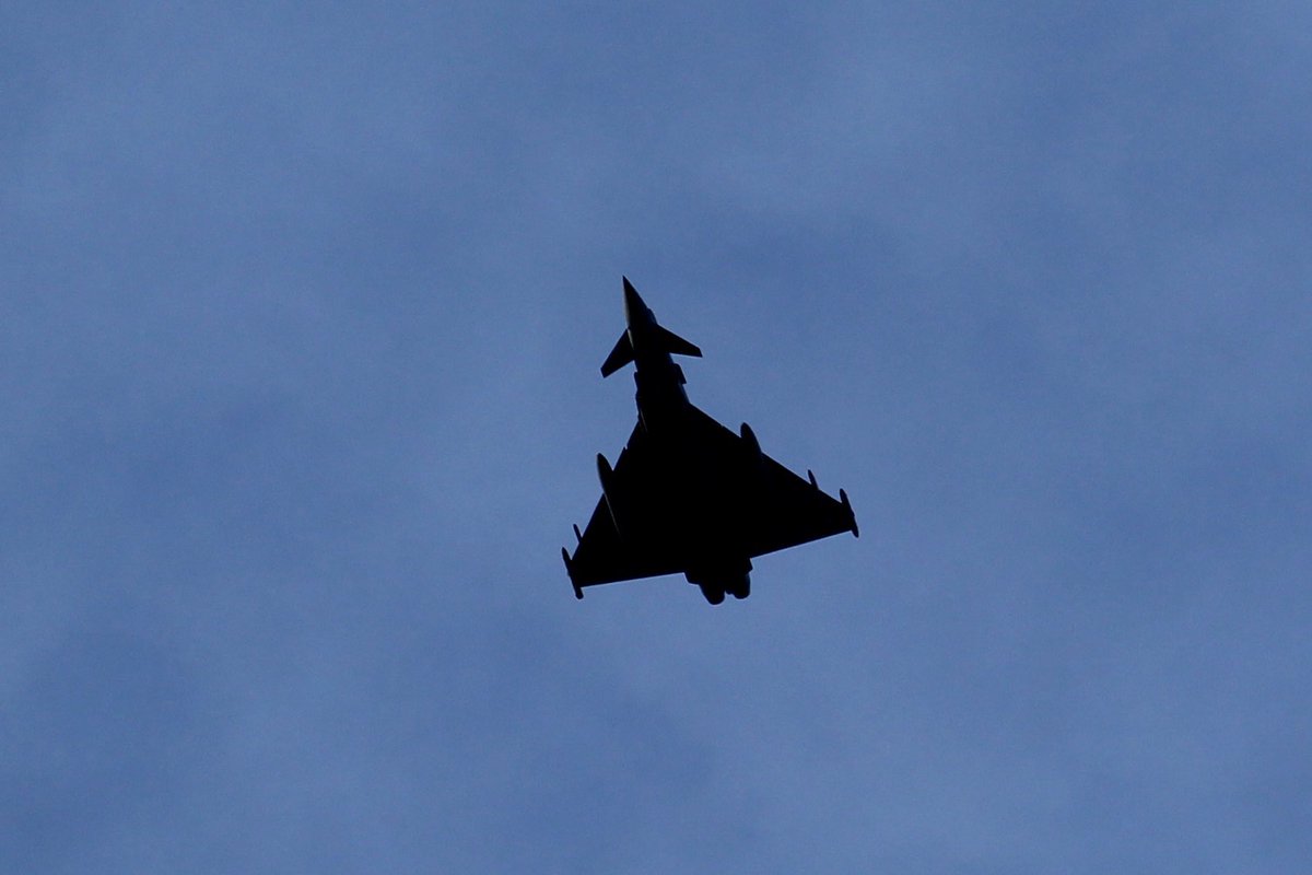frantic_gold's tweet photo. 👀 The 2nd of two 🇬🇧#RAF #Typhoon s overhead the house this morning #LOS24 #ZK438 approaching #Alloway at 4250ft, with #TOM238 #B788 GLA-BGI crossing behind 😄 #Photobomb #SpottingFromTheGaff #Avgeek https://t.co/tjwNqxzUys