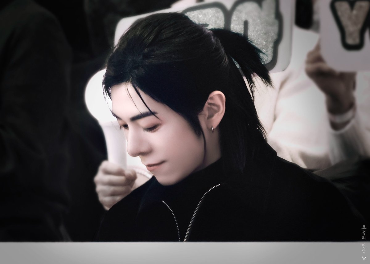 240117 유니버스 티켓 파이널

슬쩍 웃을 때 미묘하게 올라가는 그 입꼬리😳🖤

 #김재호 #김나노 #나노 #NANO #KIMJAEHO <a href="/kimnanoise/">NANO (나노)</a>