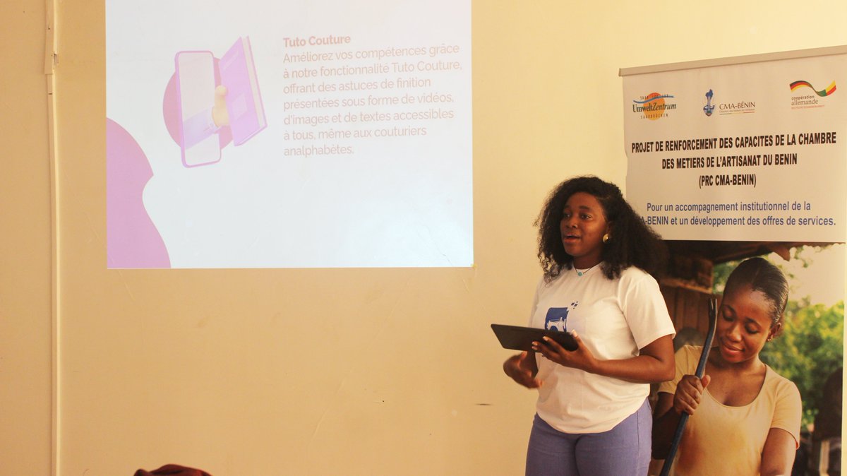 Agro_Lab_benin's tweet photo. En partenariat avec TicAgroBusinessCenter, Nous étions à une formation à l'endroit des acteurs des couturiers, tailleurs  stylistes.
Mme Leila a montrer la pertinence de l'app "Le tailleur", une révolution pour l'amélioration des performances dans ce corps de métier.
#letailleur https://t.co/KXWpX1DTFg