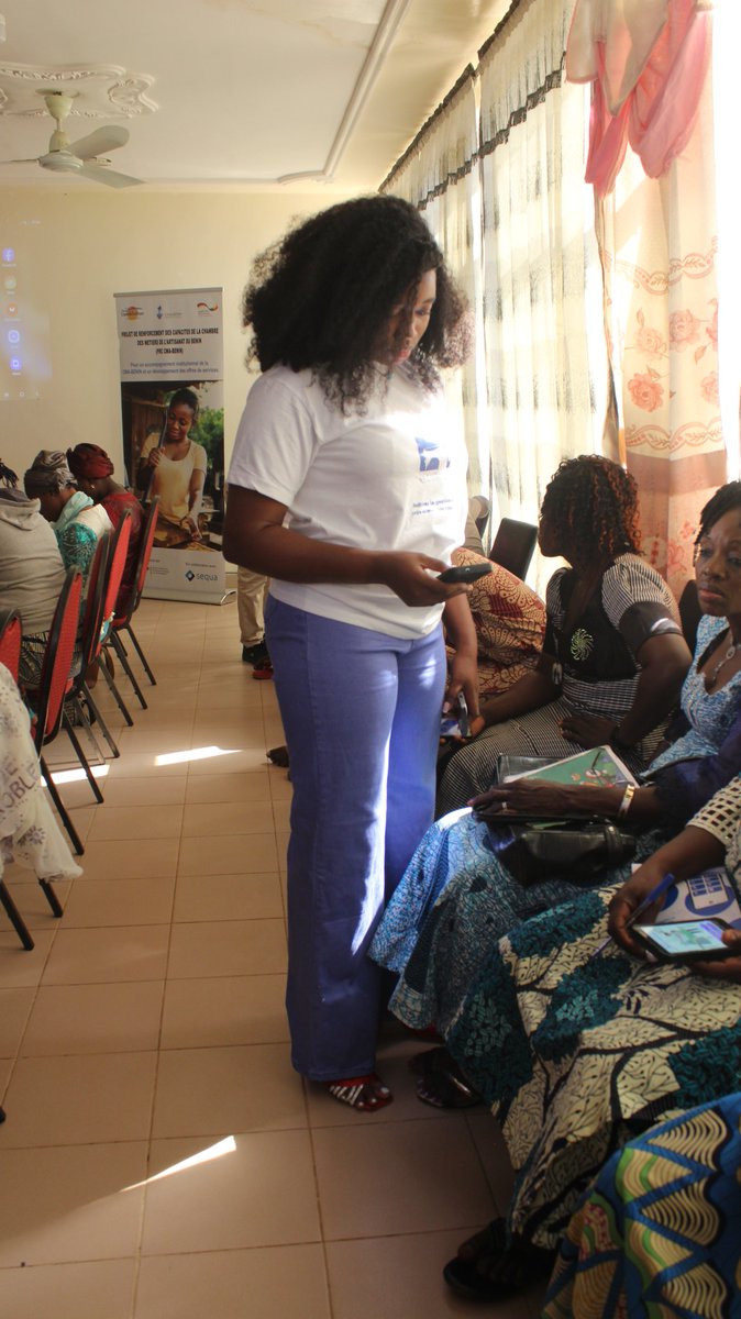 Agro_Lab_benin's tweet photo. En partenariat avec TicAgroBusinessCenter, Nous étions à une formation à l'endroit des acteurs des couturiers, tailleurs  stylistes.
Mme Leila a montrer la pertinence de l'app "Le tailleur", une révolution pour l'amélioration des performances dans ce corps de métier.
#letailleur https://t.co/KXWpX1DTFg