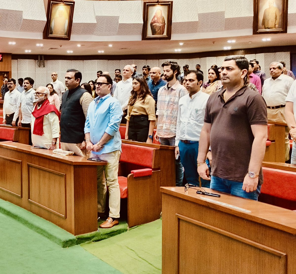 Screening of the acclaimed movie #MainAtalHoon is about to start at #VidhanBhawan 

Jai Hind 🙏

@TripathiiPankaj @vinodbhanu #KamleshBhanushali #BhaveshBhanushali #PenMarudhar #LawrenceDCunha @HitzMusicoff @BSL_Films #SandeepRawade

#BringingAChange #RahulNarwekar #mainatalhoon…