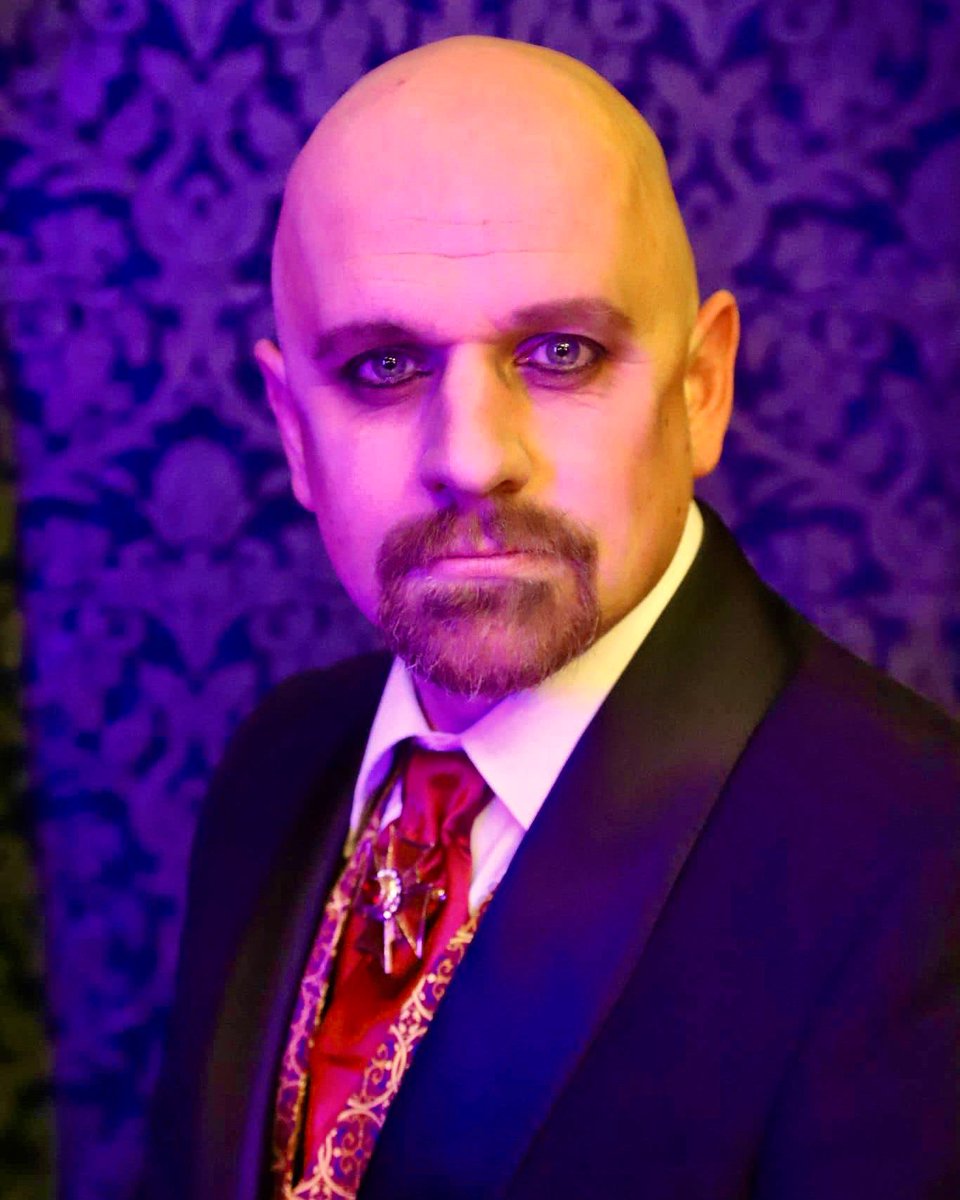 RSSatMWT's tweet image. Welcome to the Vienna Hotel – a haven of corruption, transgressions, and exceptional hospitality 🖤

Our gothic inspired #MeasureForMeasure opens tomorrow! 

🎟️ Bit.ly/RSSMeasure 
📸 Simone Germaine Photography