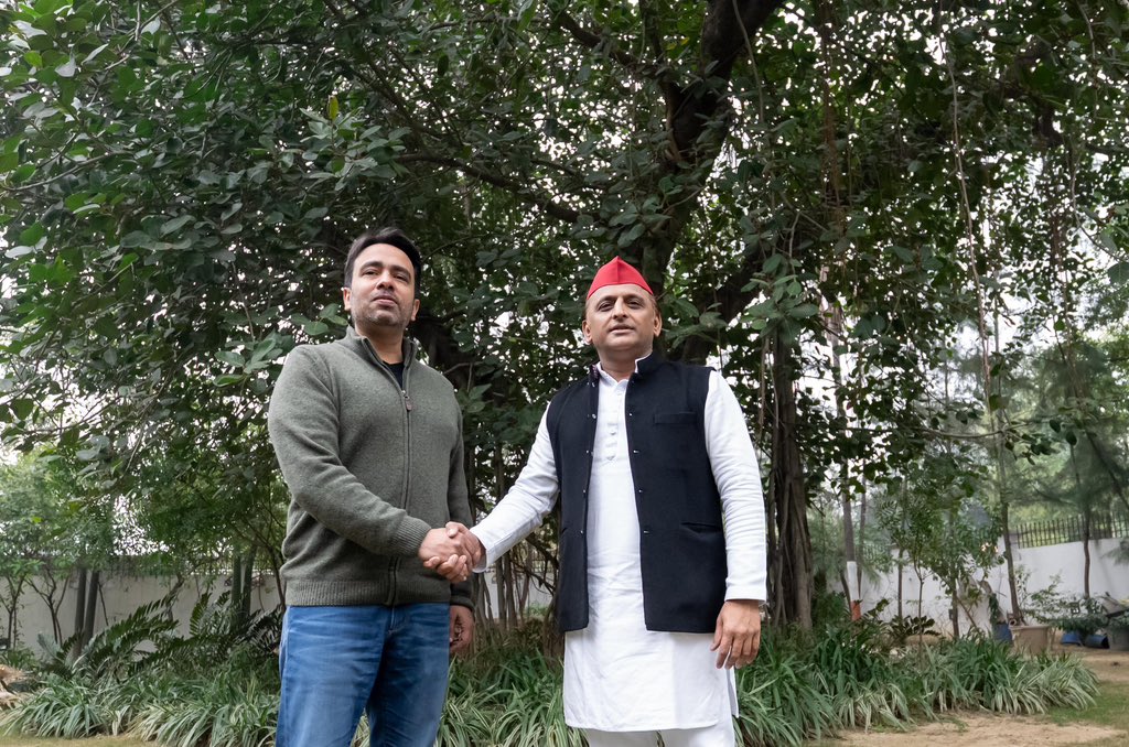 exwriterr's tweet photo. आदरणीय चौधरी जयंत सिंह जी और आदरणीय अखिलेश यादव जी आपको गठबंधन की बहुत बहुत बधाई।
माननीय नेताओं के चाहने वाले ये जवाब जरूर दें की जिस अमरोहा, बिजनौर, मुजफ्फरनगर, ,बागपत, कैराना , अमरोहा , मथुरा , हाथरस में से कितनी सीटों पर मुस्लिम सीटों को भागीदारी दे रहे हैं?
#Equaility https://t.co/9ZLS2KzsXk