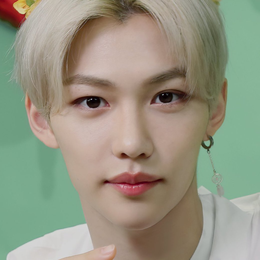 justseefelix's tweet photo. 왼쪽 눈 보여달라 https://t.co/7X5Ys8ZT7H