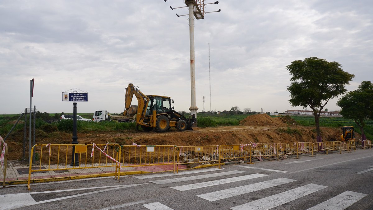 CastillejaCta's tweet photo. 🔴 El Ayuntamiento ha iniciado importantes actuaciones en el entorno de la Glorieta D. Ángel Domínguez Pediatra y en la propia rotonda, gracias al #PlanActúa de @DIPUSEVI   
🧐 Amplía aquí esta información 👉 https://t.co/g7Ri5PNZzf
#TransformandoCastilleja https://t.co/RzV4asPqdz