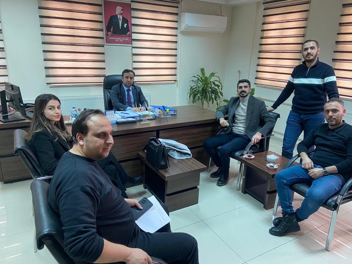 Musbarosu_chm's tweet photo. Muş Aile Çalışma ve Sosyal Hizmetler İl Müdürlüğüyle görüşerek ilimizde dilendirilen ve çalıştırılan çocuklar sorunu ile alakalı istişarelerde bulunduk. https://t.co/tT0LlRkGx6