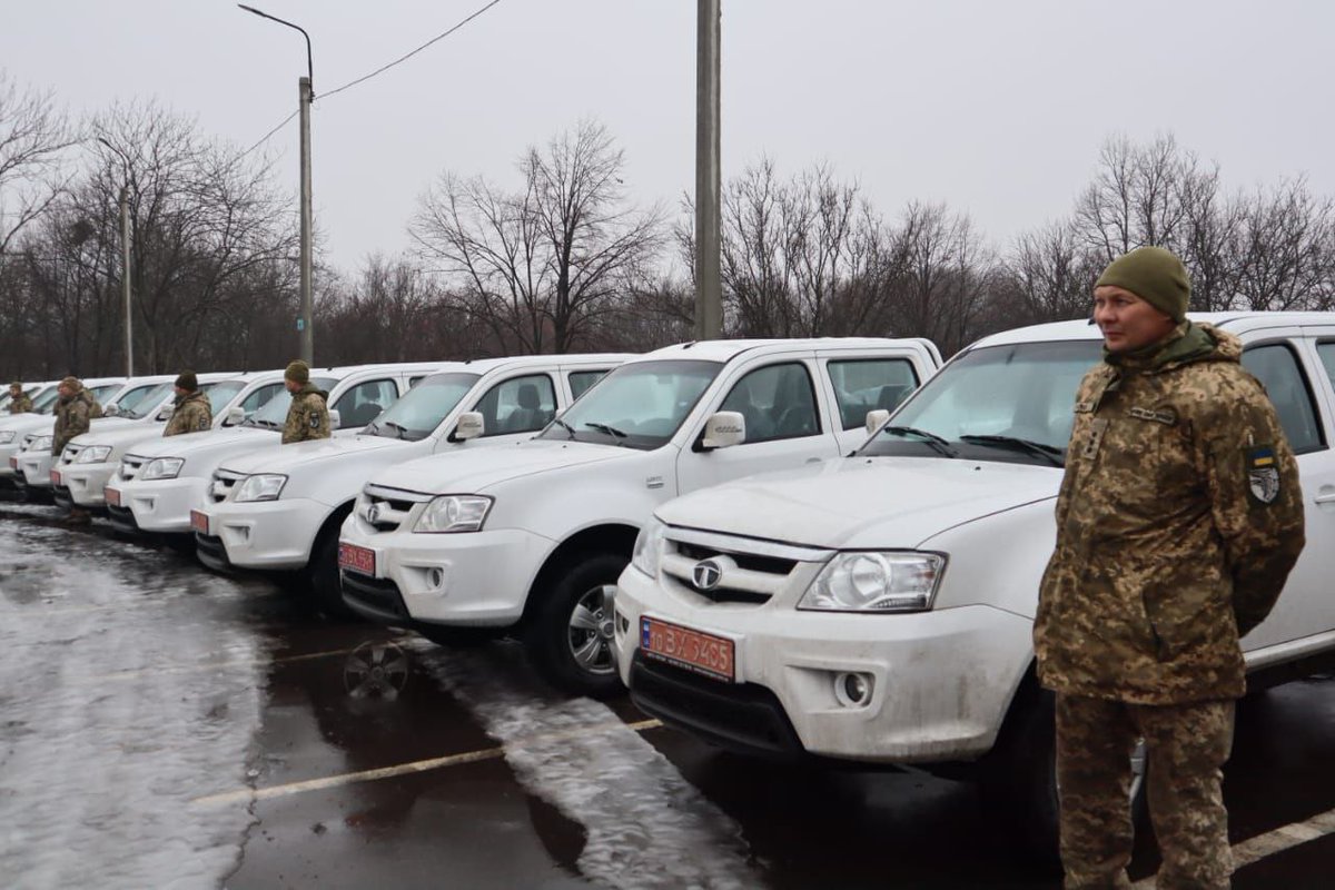 Kramatorsk_Post's tweet photo. In #Kramatorsk, 10 cars were handed over to servicemen of the Armed Forces of #Ukraine serving in Donetsk region.

Photo - #Donetsk regional military administration https://t.co/FFXCeCuGhr