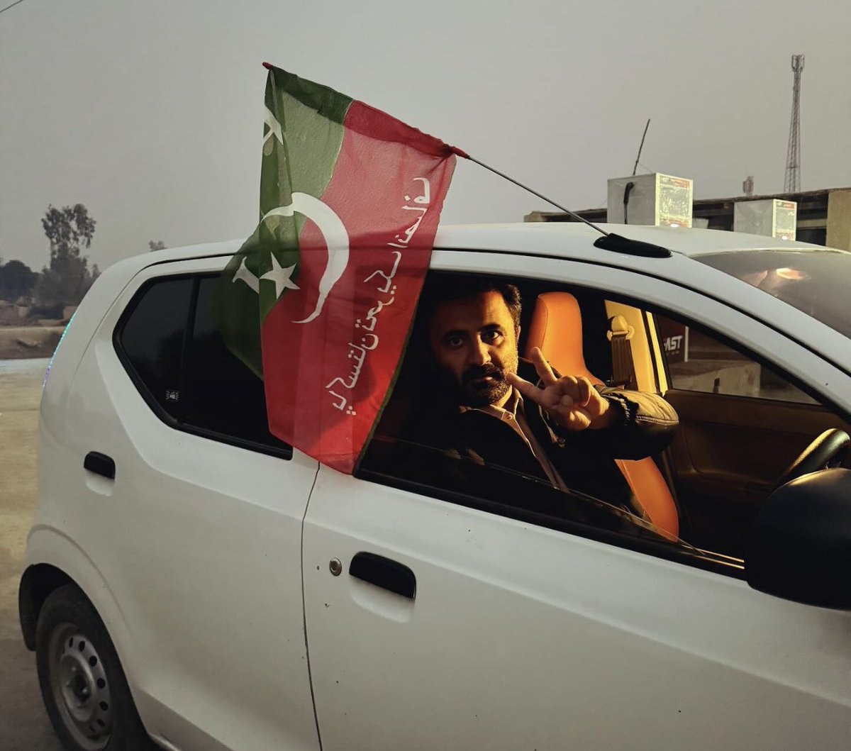 BalakhBaloch's tweet photo. ووٹ نہ میر کا نہ بھوتار کا نہ سائیں کا نہ سردار کا ووٹ صرف اور صرف وقت کے ظالم کے خلاف ڈٹ کر مقابلہ کرنے والے قیدی 804 کا،،
 #آئی_آئی_پی_ٹی_آئی https://t.co/sAoKT0RsXo