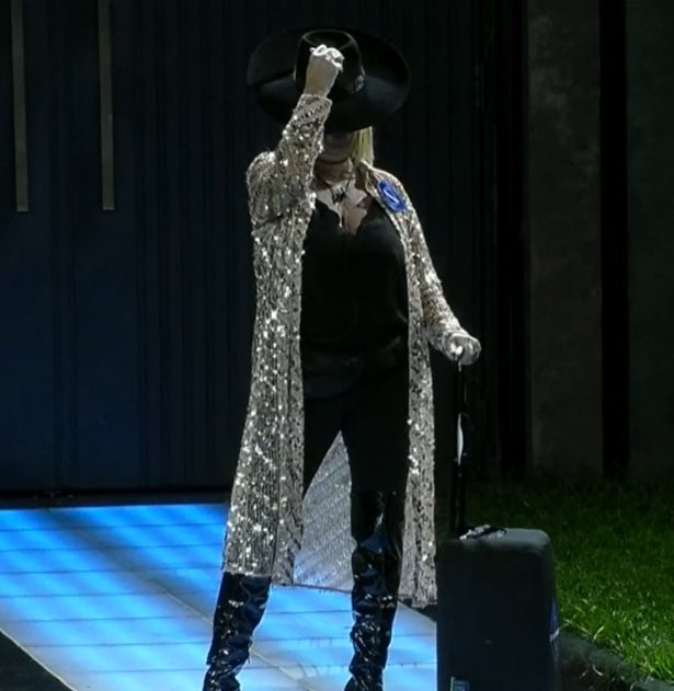 UnReTuit's tweet image. “Nos vamos de vacaciones a la madrugada” 
Yo a las 4am: