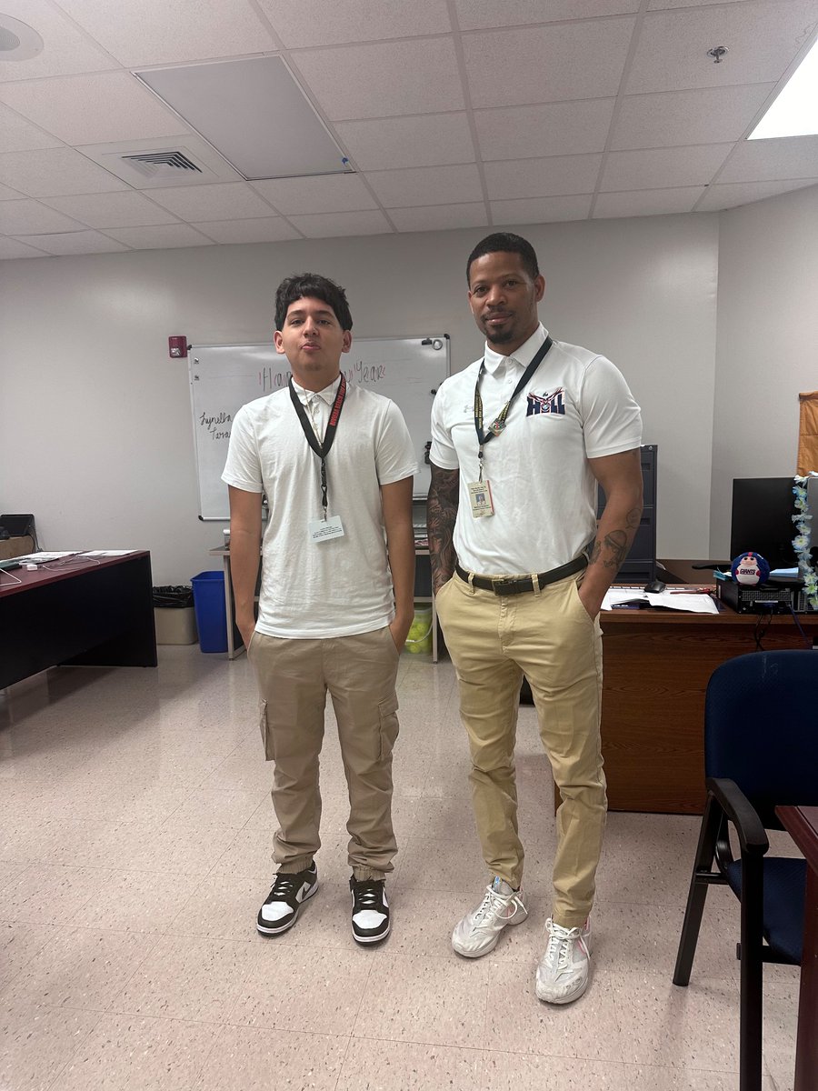 SeedeenNihara's tweet image. Job shadowing day for these 
AVID AMBASSADORS 
#fieldexperience #careerexploration #Futureleaders 
@AVID4College 
@fhhs_avid