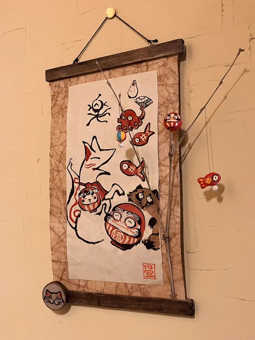 掛け軸風の絵に、鯛を吊るした竹を添えてみたり。