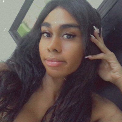 VReiina's tweet photo. #NuevaFotoDePerfil https://t.co/Nrr4Plzgft