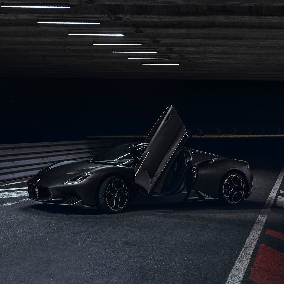 Bruce called. Maserati answered. Maserati MC20 Notte.
#MaseratiMC20 #Maserati