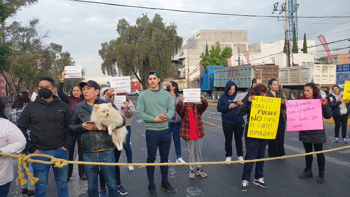 dianaovando17's tweet photo. Vecinos realizan bloque sobre Manuel Gonzales 19/01/24  por falta de agua. 

 @SandraCuevas_ @SeGobCDMX @canal6tv @PisayCorreTV @Foro_TV @SacmexCDMX

#todossomostorressansimon https://t.co/Lc2MouyqCJ