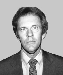 #OTD 1990, Special Agent Douglas Abram was killed in Missouri when he was shot by the occupant of a home that he & SWAT members were preparing to search for drugs/guns. SA Abram also served in the @usairforce. #EndOfWatch ow.ly/xyxe50Qsmba