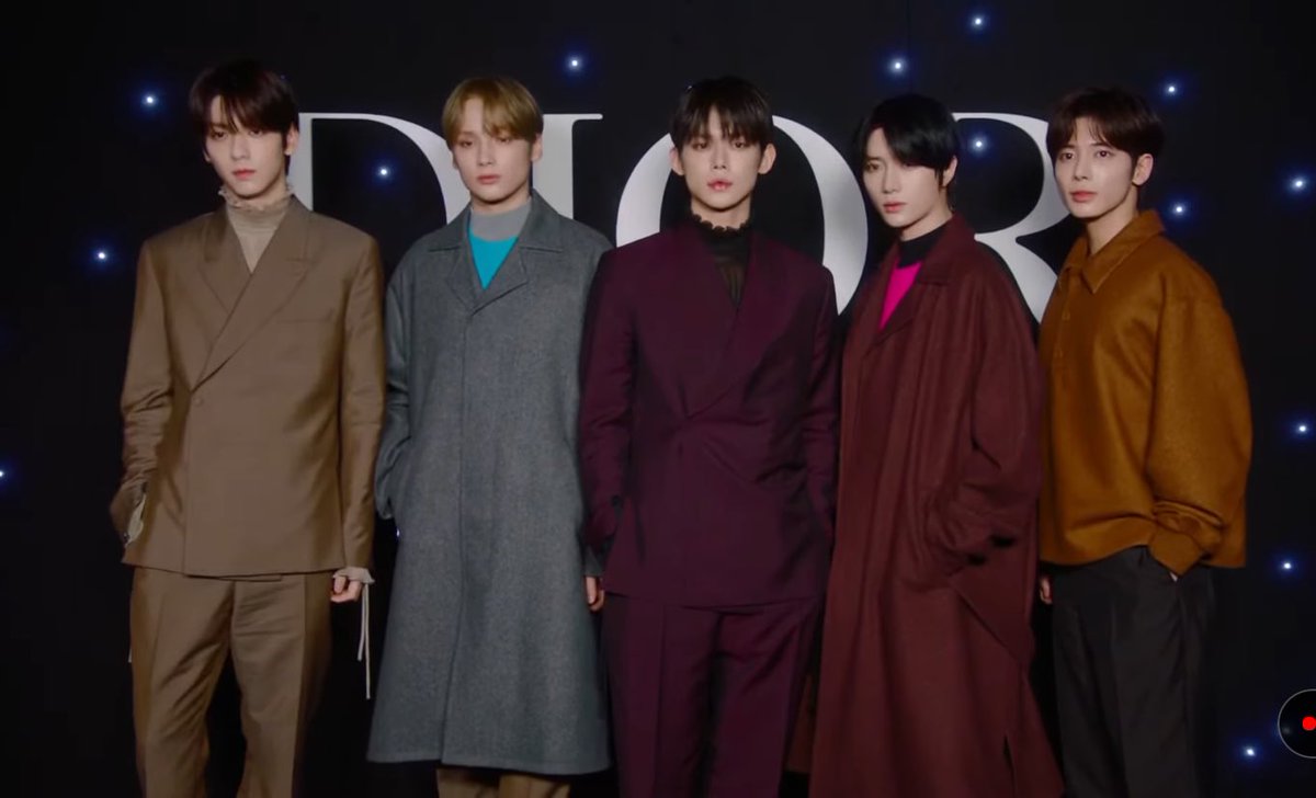 TXTUNOFFlClAL's tweet photo. AND THEY ALL LOOK ABSOLUTELY STUNNING https://t.co/Z6XG3MDa7r