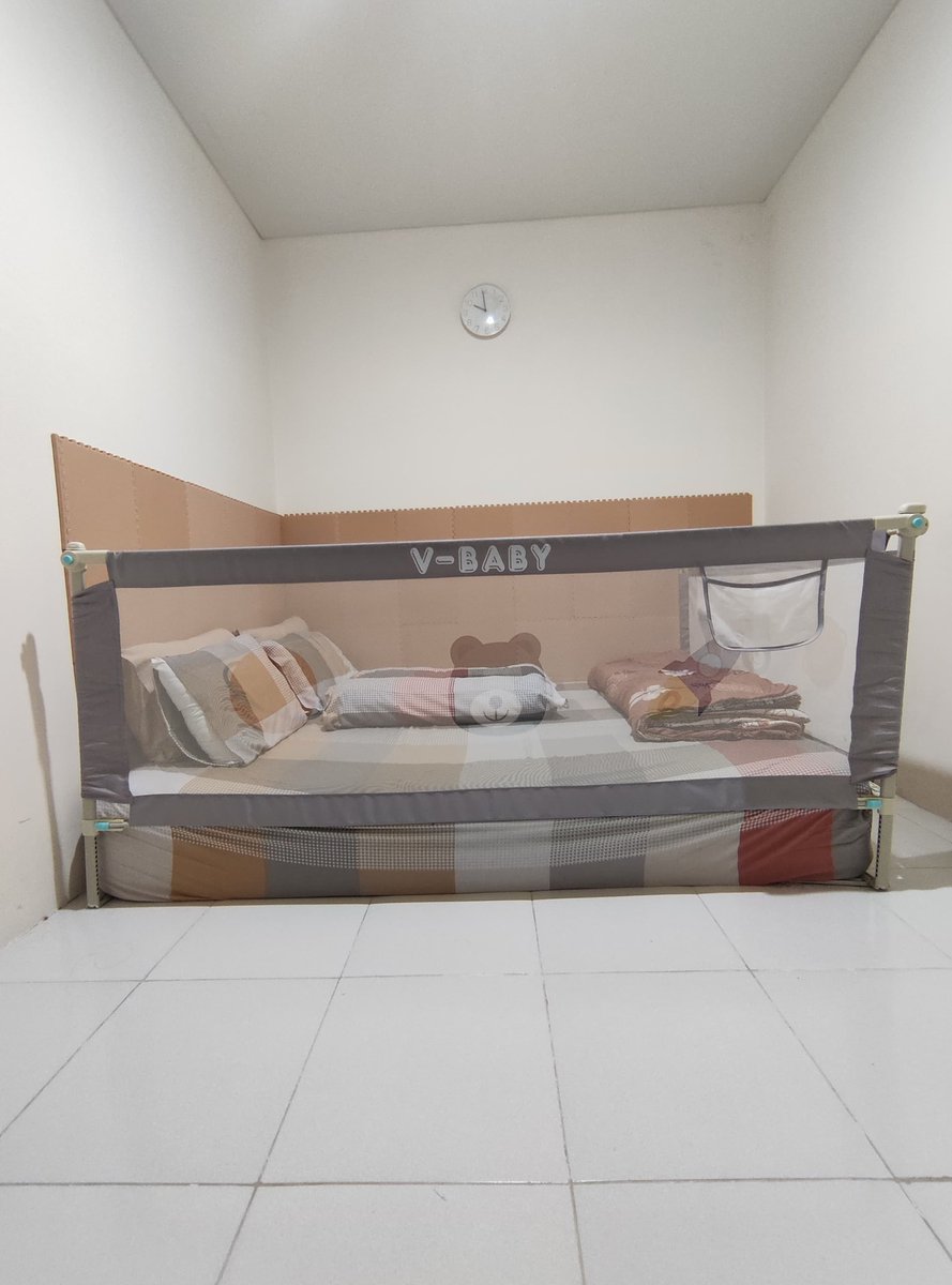 iqqqbalmu's tweet photo. BEST BUY KETIKA PUNYA ANAK: BELI BEDRAIL KASUR

Beli ini karna dlu anak pernah jatoh dari kasur, untungnya ga fatal. Lalu mulai cari2 bedrail bagus biar anak ga jatoh lagi

Semenjak punya ini jd tenang klo ninggalin anak tidur, sementara gue &amp; istri nonton film di lantai bawah ☺️ https://t.co/3MZFqfgP82