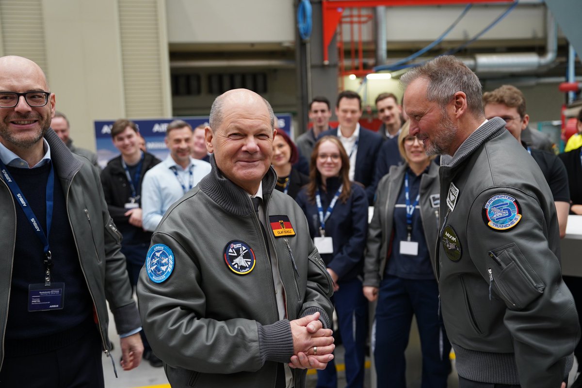 AirbusDefence's tweet photo. A special thank you to Chancellor Olaf #Scholz for taking the time to engage with #TeamAirbus in Manching, learn about our operations, and acknowledge the hard work that goes into making #Airbus a leader in military aviation. ✈️ https://t.co/HljcLTuA1g