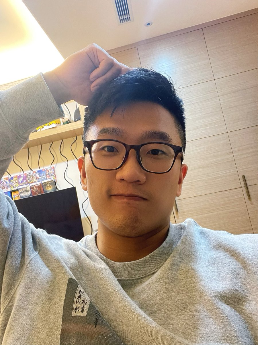 剛注射完新冠疫苗頭爆幹痛也要裝🤪