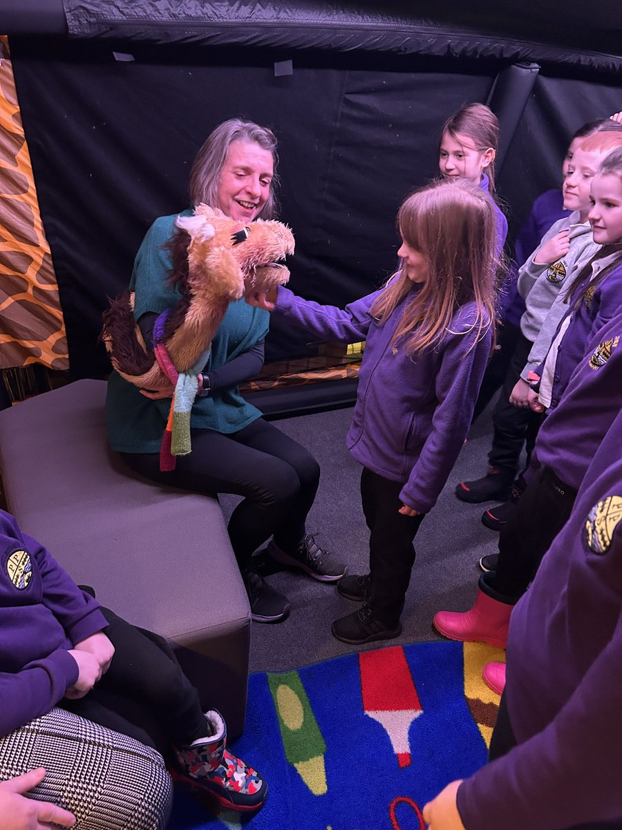 P3B enjoyed a visit from Harold the giraffe as part of their H&amp;WB sessions looking as different feelings 🦒
