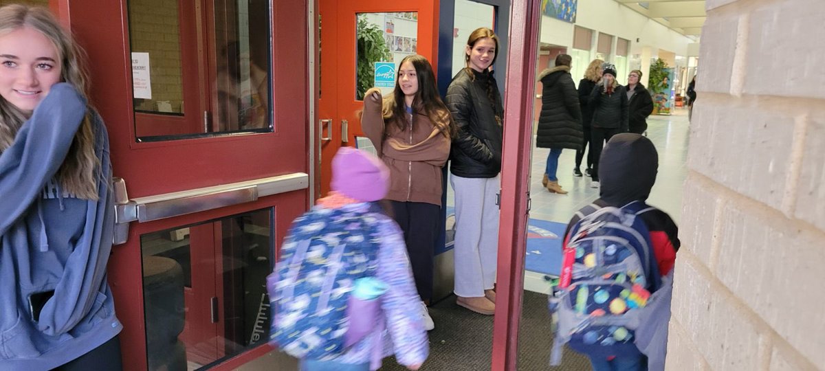 VBGrapevine's tweet photo. Burr π₯Ά we braved the cold this morning to #giveback to @GCISD Thank you @HESRegalEagle @CESCowboys @GESStars for allowing us to greet your kids with a smile and high-five on this cold Friday! @GCISD_Athletics #mustangsgiveback https://t.co/SZSagSsDXs