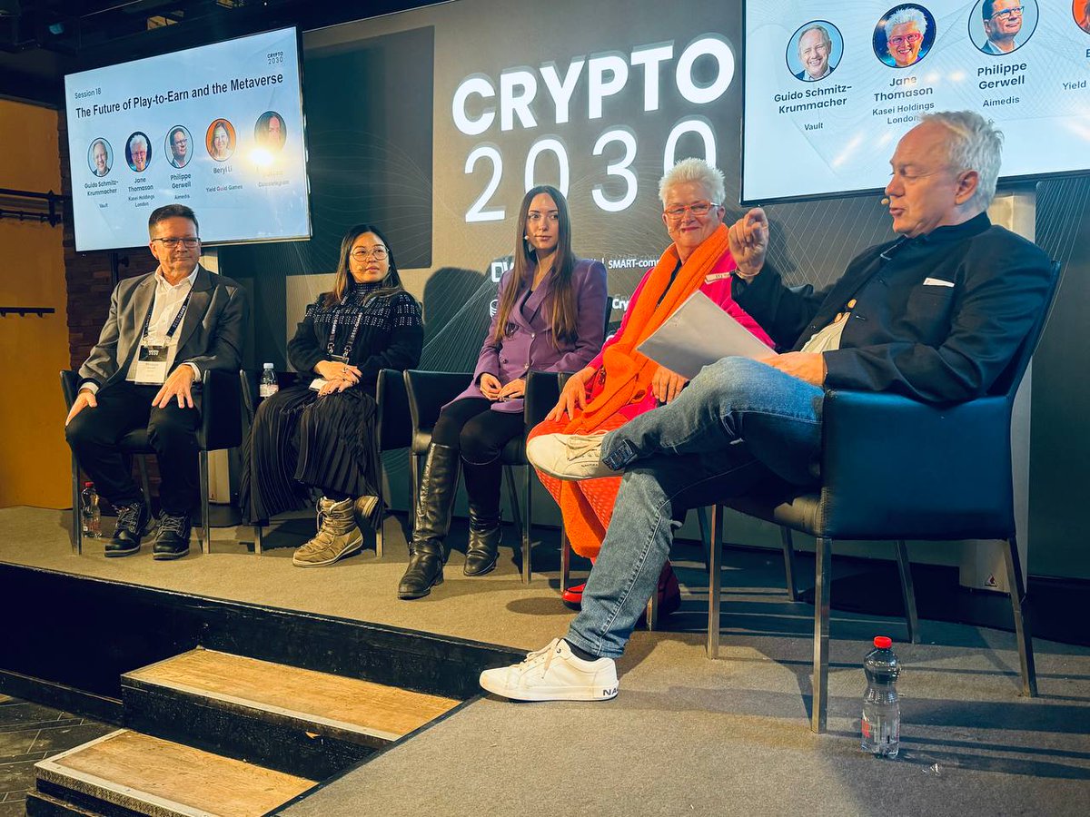 The second last session is ongoing at @wcf_2030 #CRYPTO2030 in #davos with Guido Schmitz-Krummacher moderating a panel about Play-to-Earn and #metaverse in #web3 gaming. Panelists @berylygg from @yieldguild together with @anna_tutova from @Coinstelegram1, Dr @janeathomason and