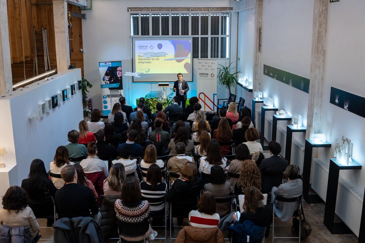 📣«Nuevos retos para el bienestar de las empresas»👥

🗣 @esolanorada aboga por crear lo que denomina como "espacios de seguridad psicológica" dentro de las empresas "donde las personas puedan transmitir conscientemente el estado en el que se encuentran".