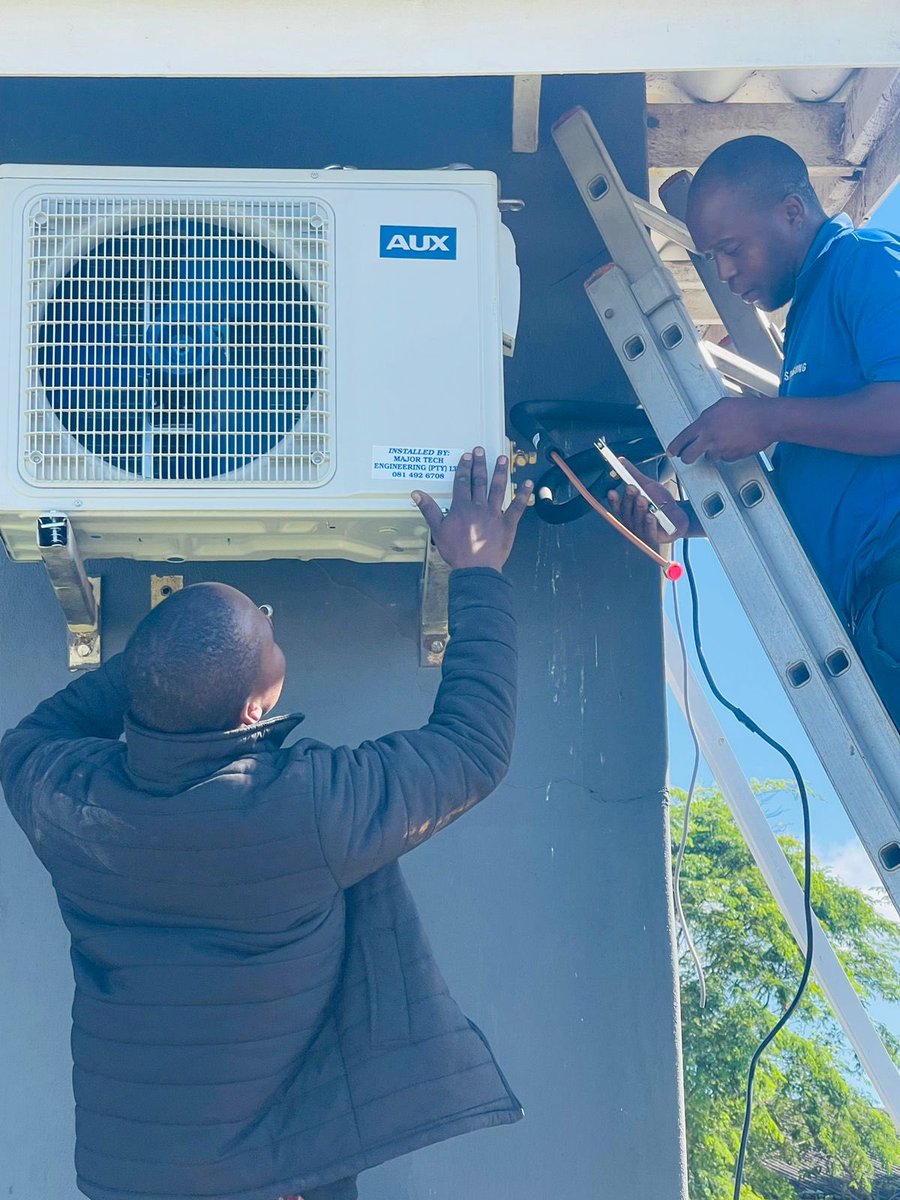 major_tech's tweet photo. 📍Dlangezwa High School, installation of 2x 12000BTU AIRCONS. Call us on 0814926708 https://t.co/TVHsB9IV0Z