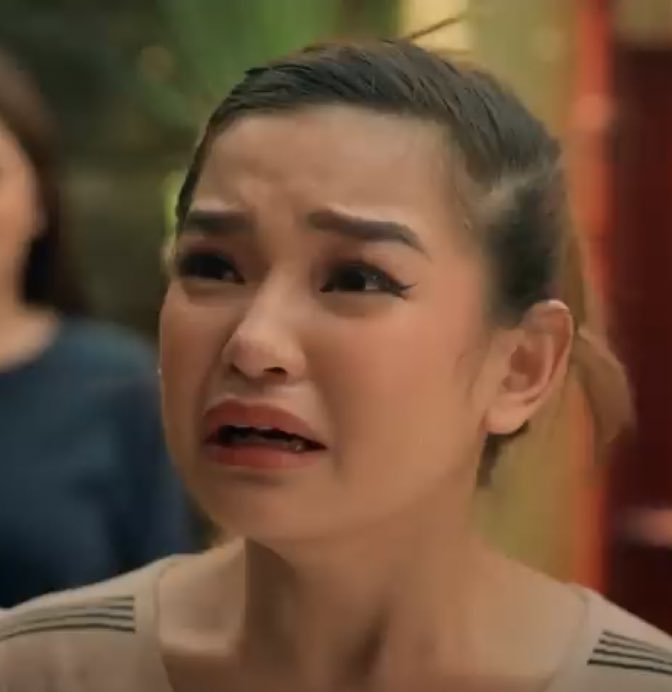 mylovexy_'s tweet photo. this girl has literally been thru everything and yall decided to end her story by making her PREGNANT !? from being #SeniorHigh’s best character to the worst fate (except those who d1ed)
whoever wrote Roxy’s ending I AM AT YOUR DOORSTEP 😭😭 #SHGraduation https://t.co/0wEjGP3ahi