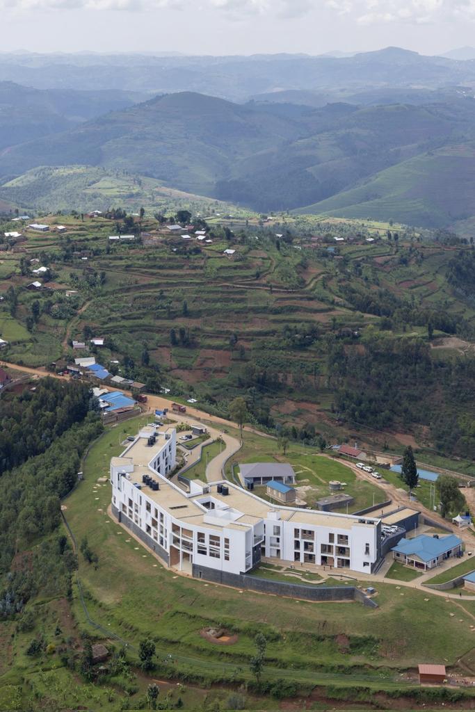A rural hospital in #Rwanda.

Access to good quality #HealthCare is  a basic human right.

#RwandaWorks
<a href="/MuniniH/">MUNINI HOSPITAL</a>