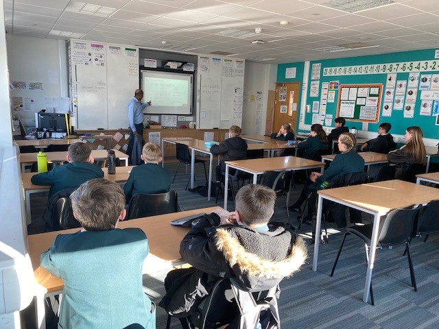 ardenfutures's tweet photo. Students learning about careers in Digital Marketing - absolutely fascinating stuff and a great career for both creative and analytic types! Thanks Mukesh for your support @ArdenAcademy @MukeshParmar #digitalmarketing #googleanalytics #creativecareers #careersinmarketing https://t.co/aNP0QgPkTp