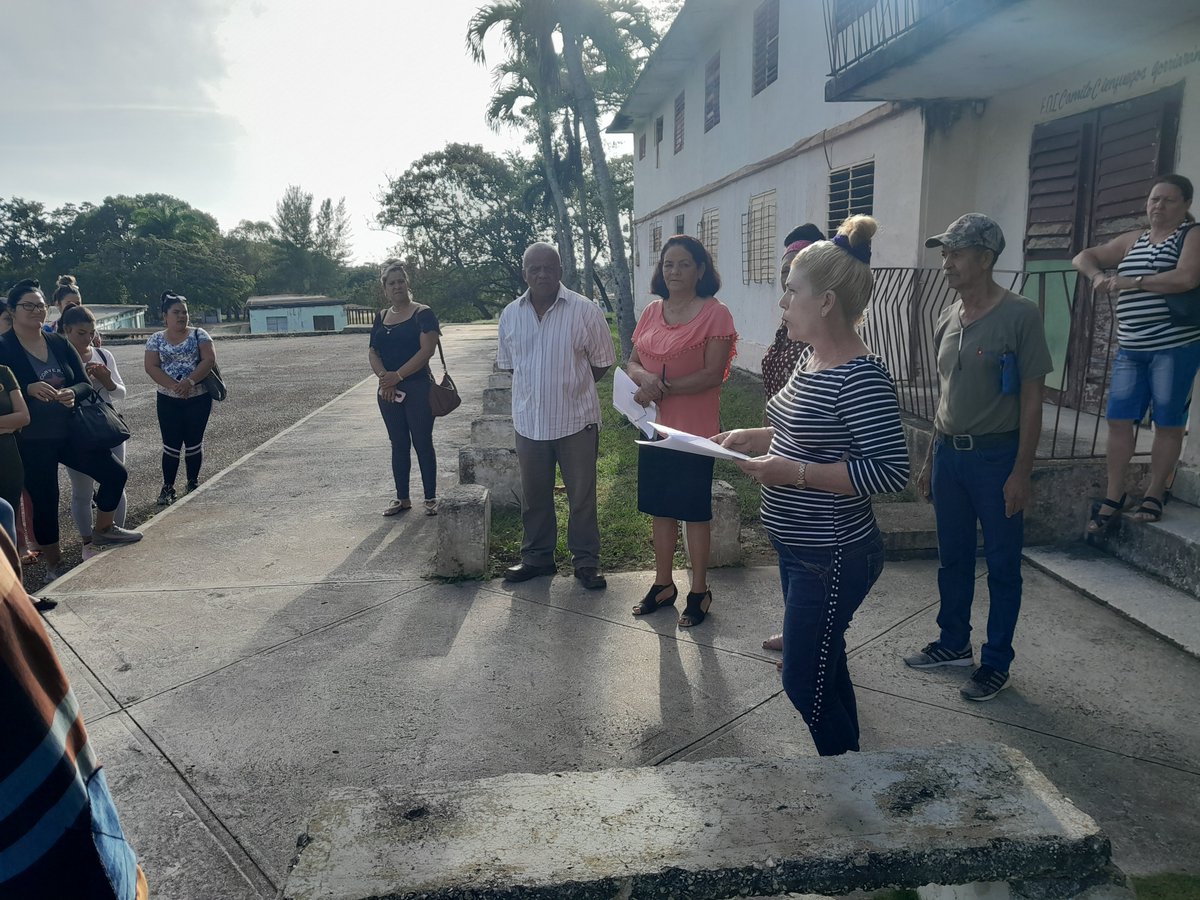 Anielbys4's tweet photo. Participamos en el acto de inicio del curso en la FUM de Florencia dándole la bienvenida a los nuevos estudiantes. Éxitos para todos en nombre del Comité Municipal del Partido. 

#FlorenciaVaConTodos #LatirAvileño https://t.co/tHMDh0BeaB