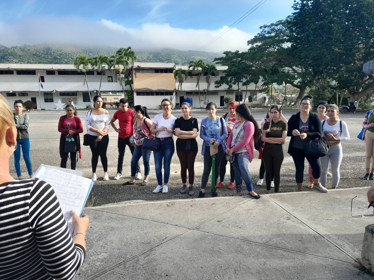 Anielbys4's tweet photo. Participamos en el acto de inicio del curso en la FUM de Florencia dándole la bienvenida a los nuevos estudiantes. Éxitos para todos en nombre del Comité Municipal del Partido. 

#FlorenciaVaConTodos #LatirAvileño https://t.co/tHMDh0BeaB